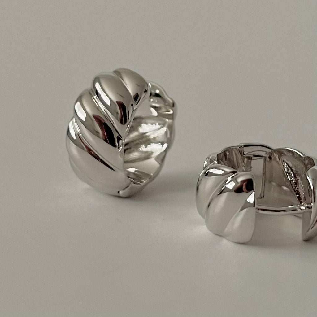 Mia Huggie Hoops – Silver